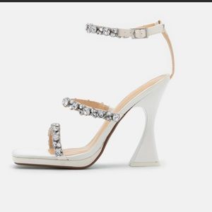 Betsey Johnson Perry Heels Sandals Wedding
Ivory White